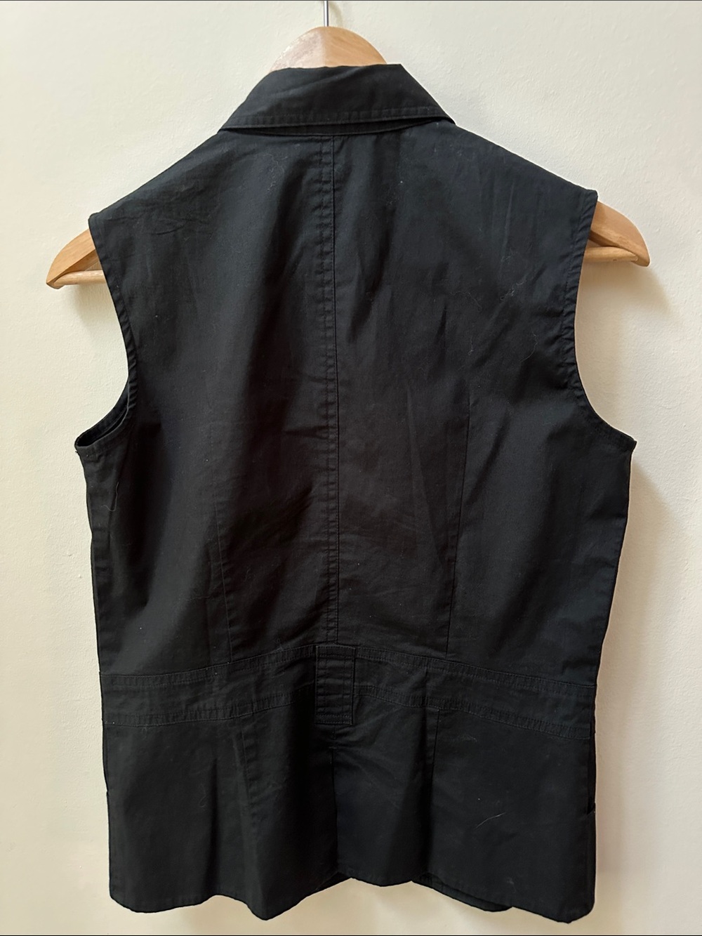 Crisp Vintage Cotton Sleeveless Button-Down Shirt in Black - Picture 3 of 4